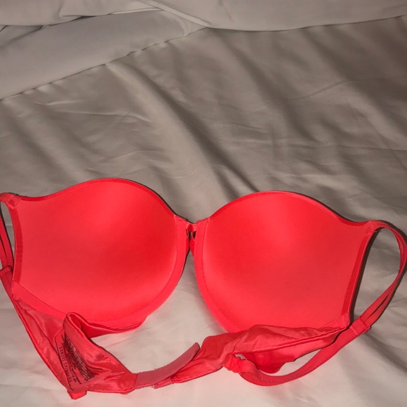 Victoria's Secret very sexy push-up bra - Picture 3 of 3